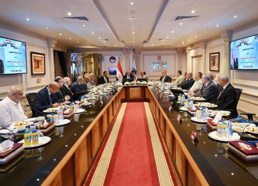 وزارة «التعليم» تبحث نشر استخدامات الذكاء الاصطناعي والطاقة الشمسية بالمدارس