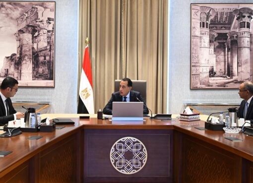 رئيس الوزراء يُتابع الخطة التنفيذية للتوسع في إقامة محطات تحلية مياه البحر