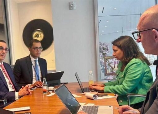 وزير الاستثمار يبحث مع «فيتش» جهود الحكومة لتعزيز التصنيف الائتماني